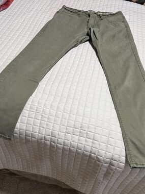 Men’s 2 pairs Levi's Light Olive Green Utility Pants size 30x30
